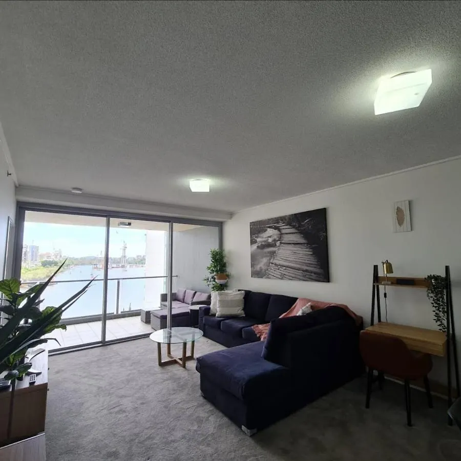 3Br Skyline Oasis W River Views, Gym, Carpark, Fastwifi, Tennis Court, Steam Room Brisbane Apartment